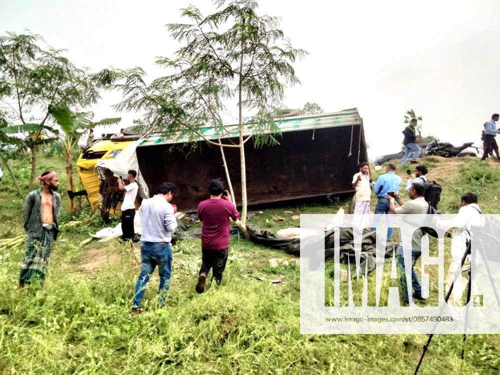 (260525) -- TANGAIL, May 25, 2026 () -- People gather at the site of a truck accident in Tangail district, Bangladesh, May 25, 2026. At least 15 people were killed, and six others injured early on Monday when a rod-laden truck overturned into a bridge-side ditch in Bangladesh s Tangail district, some 97 km away from the capital Dhaka. () (SpotNews) BANGLADESH-TANGAIL-TRUCK-ACCIDENT Xinhua