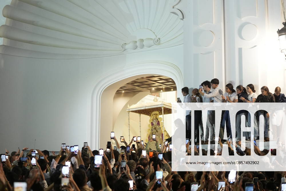 La Virgen del Rocio procession after jumping the fence at 3 08 hours La Virgen del Rocio procession through the village on his visit to the 127 affiliates A May 25, 2026 in El Rocio, Huelva Andalusia, Spain La Virgen del Rocio has left his hermitage about 03.08 hours this Monday, Day of Pentecost, to go through the village in Almonte Huelva and procession in her visit to the 127 affiliates who have made the pilgrimage there for yet another year. The Patroness of Almote is dressed in the full dress of the Montpensier family, recently restored at the Andalusian Institute of Historical Heritage 25 MAY 2026 Joaquín Arjona 25 05 2026 El Rocio, Huelva Andalucia, Esp El Rocio, Huelva Andalucia, Espana