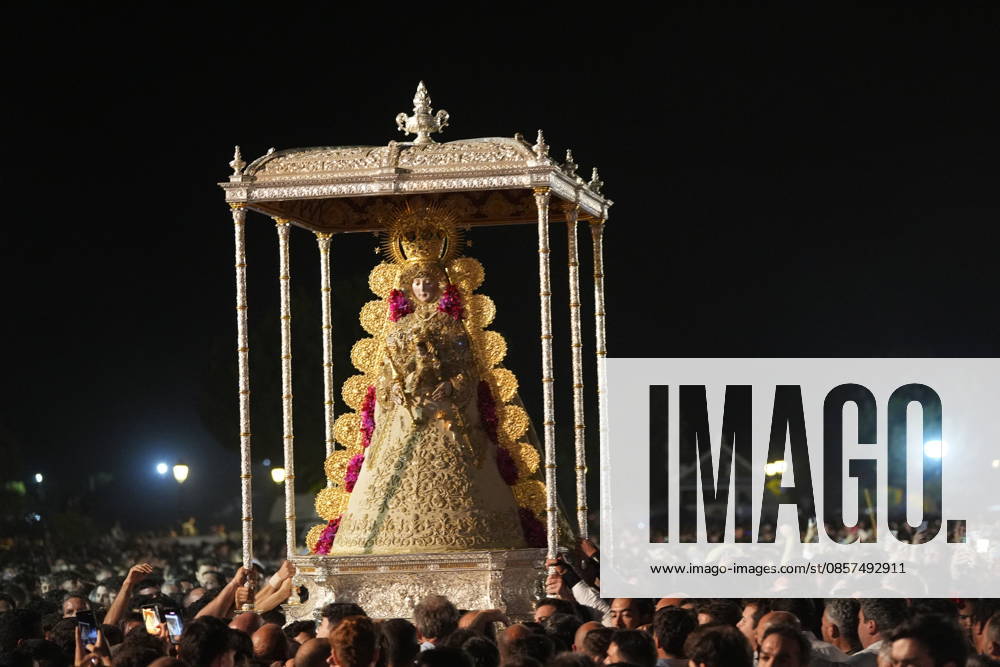 La Virgen del Rocio procession after jumping the fence at 3 08 hours La Virgen del Rocio procession through the village on his visit to the 127 affiliates A May 25, 2026 in El Rocio, Huelva Andalusia, Spain La Virgen del Rocio has left his hermitage about 03.08 hours this Monday, Day of Pentecost, to go through the village in Almonte Huelva and procession in her visit to the 127 affiliates who have made the pilgrimage there for yet another year. The Patroness of Almote is dressed in the full dress of the Montpensier family, recently restored at the Andalusian Institute of Historical Heritage 25 MAY 2026 Joaquín Arjona 25 05 2026 El Rocio, Huelva Andalucia, Esp El Rocio, Huelva Andalucia, Espana