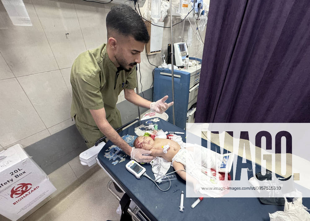 Israeli attacks on Gaza continue despite ceasefire agreement KHAN YUNIS, GAZAI PALESTINE - MAY 25: (EDITOR S NOTE: Image depicts graphic content) A Palestinian baby is taken to Nasser Hospital for medical treatment following the Israeli attack on tents housing displaced people in the al-Mawasi area despite the ceasefire agreement in Khan Yunis, Gaza, Palestine on May 25, 2026. A six-year-old child and a woman were killed and 20 people, most of them children and women, were injured in an attack. Abdallah F.s. Alattar Anadolu Khan Yunis Gaza. Editorial use only. Please get in touch for any other usage.