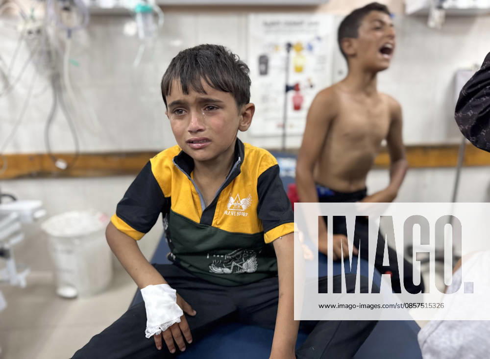 Israeli attacks on Gaza continue despite ceasefire agreement KHAN YUNIS, GAZAI PALESTINE - MAY 25: Palestinian children are taken to Nasser Hospital for medical treatment following the Israeli attack on tents housing displaced people in the al-Mawasi area despite the ceasefire agreement in Khan Yunis, Gaza, Palestine on May 25, 2026. A six-year-old child and a woman were killed and 20 people, most of them children and women, were injured in an attack. Abdallah F.s. Alattar Anadolu Khan Yunis Gaza. Editorial use only. Please get in touch for any other usage.