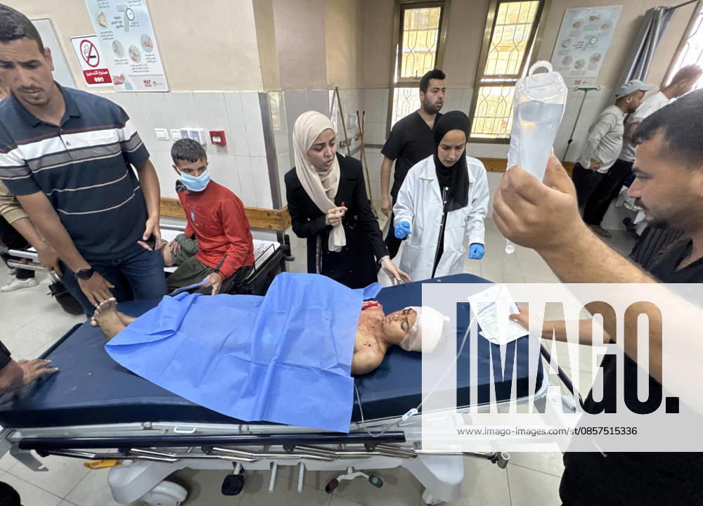 Israeli attacks on Gaza continue despite ceasefire agreement KHAN YUNIS, GAZAI PALESTINE - MAY 25: (EDITOR S NOTE: Image depicts graphic content) Palestinian children are taken to Nasser Hospital for medical treatment following the Israeli attack on tents housing displaced people in the al-Mawasi area despite the ceasefire agreement in Khan Yunis, Gaza, Palestine on May 25, 2026. A six-year-old child and a woman were killed and 20 people, most of them children and women, were injured in an attack. Abdallah F.s. Alattar Anadolu Khan Yunis Gaza. Editorial use only. Please get in touch for any other usage.