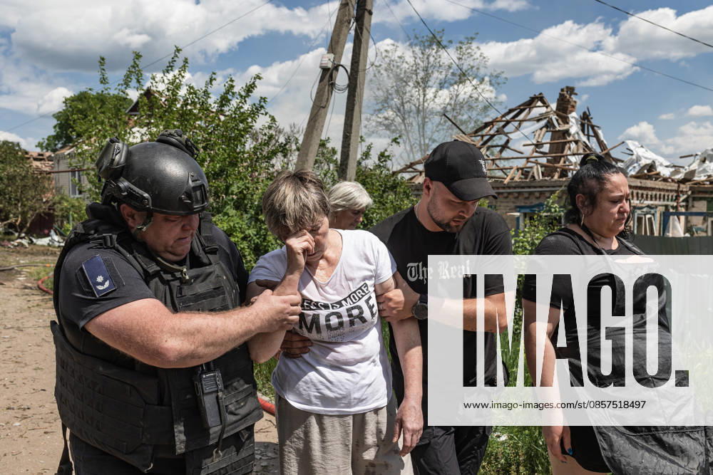 Aftermath of Russian strike in Kramatorsk KRAMATORSK, UKRAINE - MAY 25: A relative of the two deceased, who is in a state of shock, is being treated by the emergency services after finding the bodies of two people under the rubble following a Russian airstrike on a house in Kramatorsk, Ukraine, on May 25, 2026. Diego Herrera Carcedo Anadolu Kramatorsk Ukraine. Editorial use only. Please get in touch for any other usage.