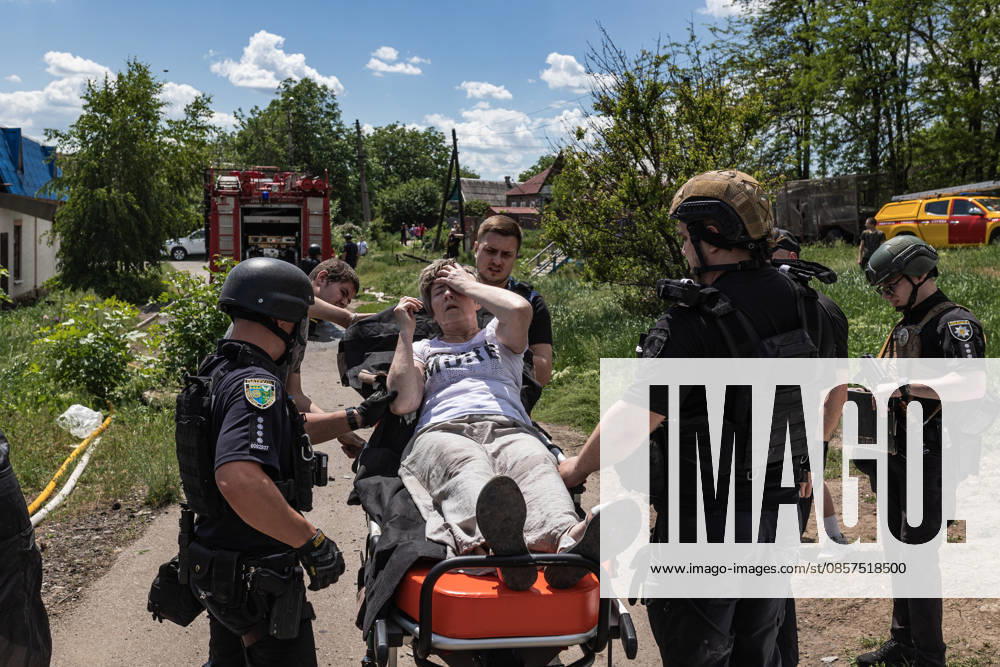 Aftermath of Russian strike in Kramatorsk KRAMATORSK, UKRAINE - MAY 25: A relative of the two deceased, who is in a state of shock, is being treated by the emergency services after finding the bodies of two people under the rubble following a Russian airstrike on a house in Kramatorsk, Ukraine, on May 25, 2026. Diego Herrera Carcedo Anadolu Kramatorsk Ukraine. Editorial use only. Please get in touch for any other usage.