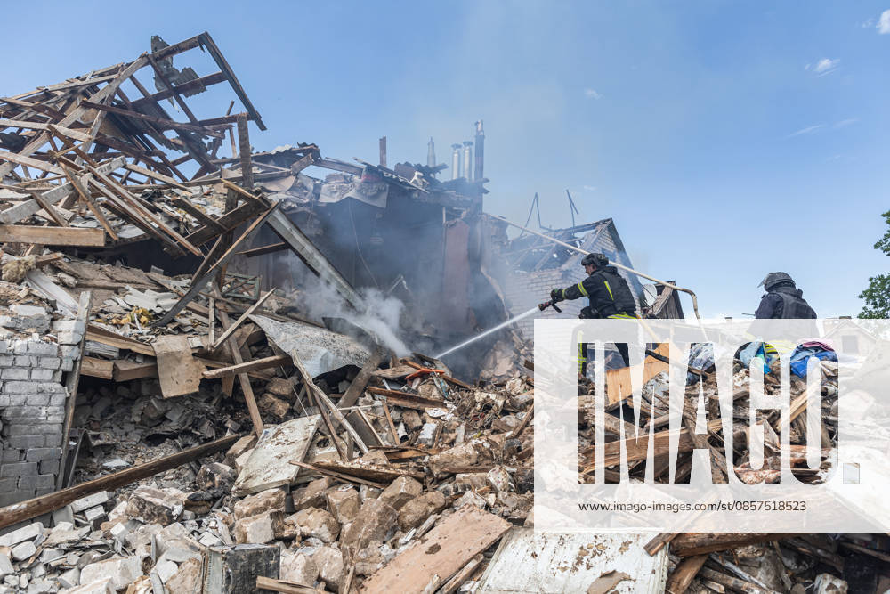 Aftermath of Russian strike in Kramatorsk KRAMATORSK, UKRAINE - MAY 25: Firefighters extinguish a fire at a house, where the two bodies were found, following a Russian airstrike on a residential building in Kramatorsk, Ukraine, on May 25, 2026. Diego Herrera Carcedo Anadolu Kramatorsk Ukraine. Editorial use only. Please get in touch for any other usage.