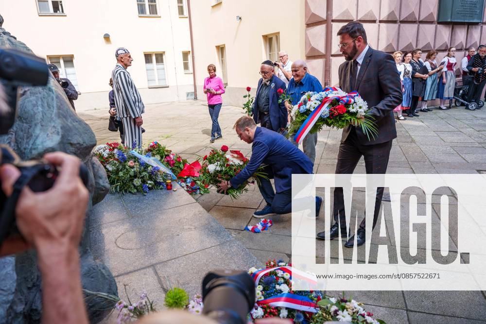 People are going to lay flowers at the Memorial Plaque to the Anti-Fascist Fighters during a commemorative ceremony honoring the victims of Nazism in Brno, Czech Republic, on May 25, 2026. The 76th Congress of Sudeten Germans took place in Brno, Czech Republic, from May 22 to 25, 2026, marking the first time the event was held in the country. Brno Czech Republic - ZUMAc315 20260525_zsp_c315_007