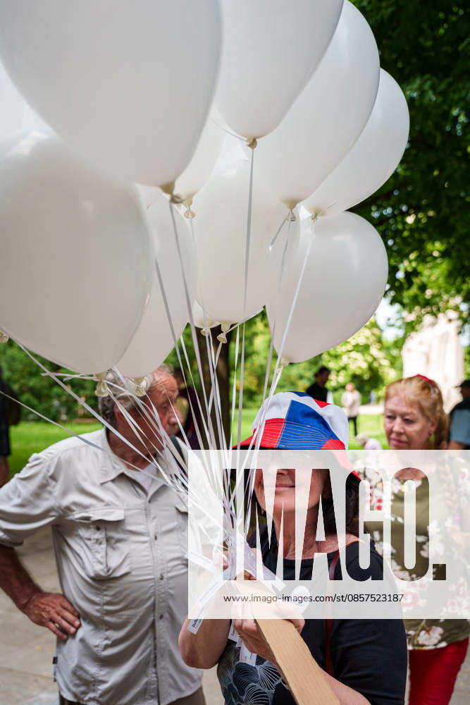 Opponent of reconciliation with Sudeten Germans holding ballons during a commemorative ceremony honoring the victims of Nazism in Brno, Czech Republic, on May 25, 2026. The 76th Congress of Sudeten Germans took place in Brno, Czech Republic, from May 22 to 25, 2026, marking the first time the event was held in the country. Brno Czech Republic - ZUMAc315 20260525_zsp_c315_021