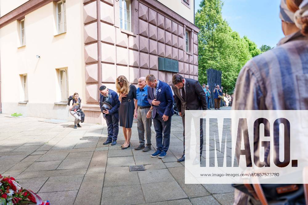 Mayor of Brno MARKETA VANKOVA and others are paying tribute to the victims of nazism at the Memorial Plaque to the Anti-Fascist Fighters during a commemorative ceremony honoring the victims of Nazism in Brno, Czech Republic, on May 25, 2026. The 76th Congress of Sudeten Germans took place in Brno, Czech Republic, from May 22 to 25, 2026, marking the first time the event was held in the country. Brno Czech Republic - ZUMAc315 20260525_zsp_c315_033