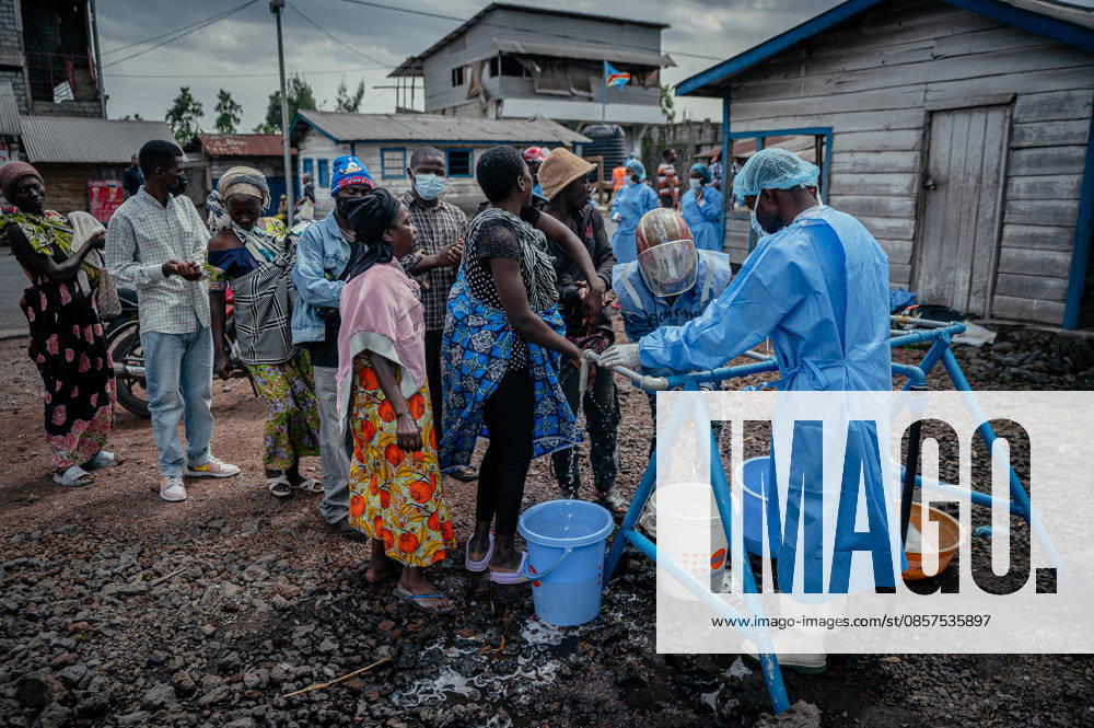 Ebola precautions continue in Democratic Republic of Congo GOMA, DEMOCRATIC REPUBLIC OF THE CONGO - MAY 25: Health workers carry out hand sanitizing, handwashing and temperature screening procedures for travelers at the Kanyaruchinya checkpoint near Goma as part of preventive measures against the Ebola virus in Goma, Democratic Republic of the Congo, on May 25, 2026. Stringer Anadolu Goma Democratic Republic of the Congo. Editorial use only. Please get in touch for any other usage.