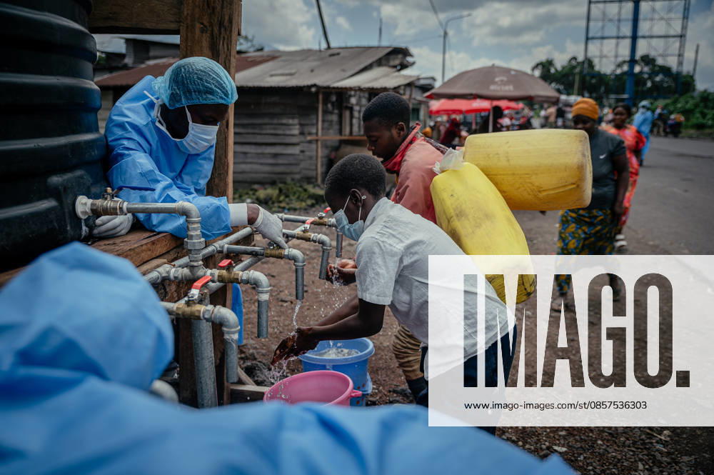 Ebola precautions continue in Democratic Republic of Congo GOMA, DEMOCRATIC REPUBLIC OF THE CONGO - MAY 25: Health workers carry out hand sanitizing, handwashing and temperature screening procedures for travelers at the Kanyaruchinya checkpoint near Goma as part of preventive measures against the Ebola virus in Goma, Democratic Republic of the Congo, on May 25, 2026. Stringer Anadolu Goma Democratic Republic of the Congo. Editorial use only. Please get in touch for any other usage.