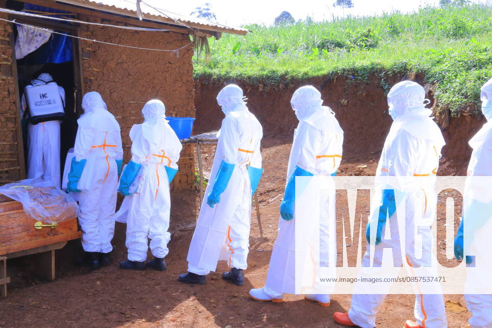 Ebola outbreak in Democratic Republic of Congo MONGBWALU, DEMOCRATIC REPUBLIC OF THE CONGO - MAY 25: Health workers wearing protective equipment carry out disinfection procedures before transporting the body of a person who died with suspected Ebola infection in Mongbwalu village of Ituri province in eastern Democratic Republic of the Congo, on May 25, 2026. Marcus Loika Anadolu Mongbwalu Democratic Republic of the Congo. Editorial use only. Please get in touch for any other usage.