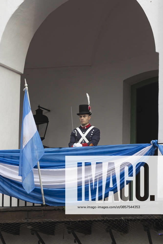 Argentina: President Javier Milei leads the Tedeum. President Javier Milei presides over the traditional Tedeum at the Metropolitan Cathedral. This religious ceremony celebrates the Revolution of May 25, 1810, a historic date marking the establishment of Argentinas first national government. In the photo: A soldier from the Patricios Regiment on the balcony of the Cabildo. Buenos Aires Argentina