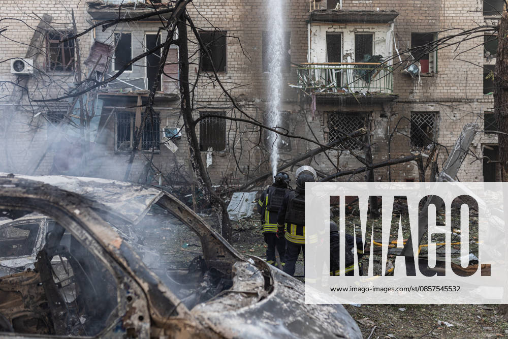 Russian attack on Ukraine s Kramatorsk KRAMATORSK, UKRAINE - MAY 25: Firefighters extinguish a fire following a Russian attack using KAB bombs in the centre of Kramatorsk, Ukraine, on May 25, 2026. Diego Herrera Carcedo Anadolu Kramatorsk Ukraine. Editorial use only. Please get in touch for any other usage.