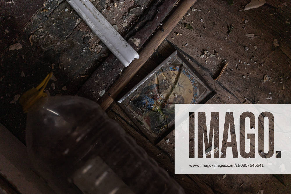 Russian attack on Ukraine s Kramatorsk KRAMATORSK, UKRAINE - MAY 25: A view of a broken frame following a Russian attack using KAB bombs in the center of Kramatorsk, Ukraine, on May 25, 2026. Diego Herrera Carcedo Anadolu Kramatorsk Ukraine. Editorial use only. Please get in touch for any other usage.
