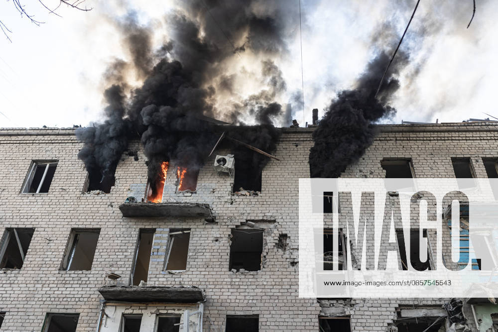 Russian attack on Ukraine s Kramatorsk KRAMATORSK, UKRAINE - MAY 25: A building on fire following a Russian attack using KAB bombs in the centre of Kramatorsk, Ukraine, on May 25, 2026. Diego Herrera Carcedo Anadolu Kramatorsk Ukraine. Editorial use only. Please get in touch for any other usage.