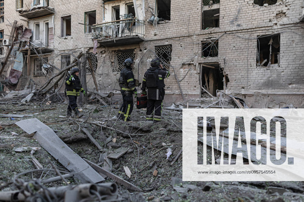Russian attack on Ukraine s Kramatorsk KRAMATORSK, UKRAINE - MAY 25: Firefighters extinguish a fire following a Russian attack using KAB bombs in the center of Kramatorsk, Ukraine, on May 25, 2026. Diego Herrera Carcedo Anadolu Kramatorsk Ukraine. Editorial use only. Please get in touch for any other usage.