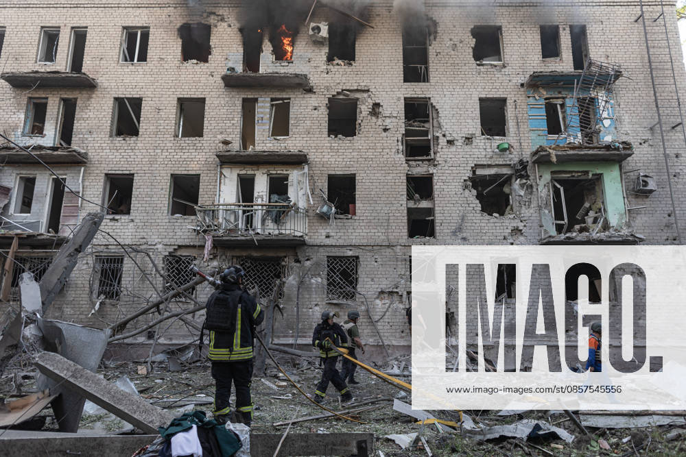 Russian attack on Ukraine s Kramatorsk KRAMATORSK, UKRAINE - MAY 25: Firefighters extinguish a fire following a Russian attack using KAB bombs in the centre of Kramatorsk, Ukraine, on May 25, 2026. Diego Herrera Carcedo Anadolu Kramatorsk Ukraine. Editorial use only. Please get in touch for any other usage.