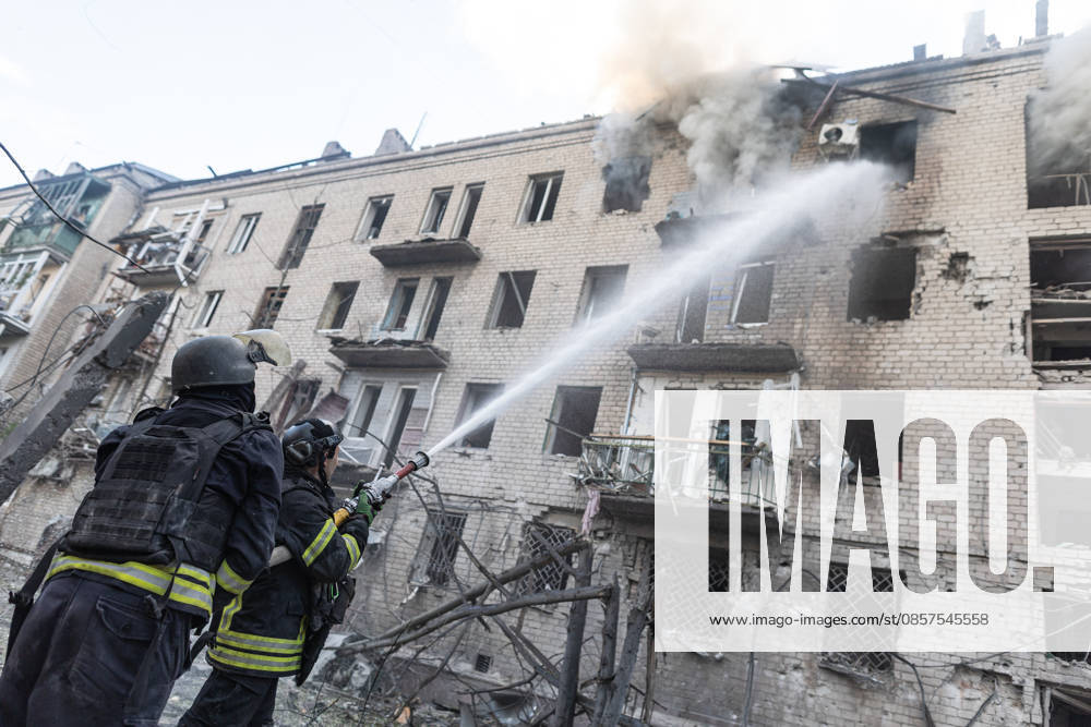 Russian attack on Ukraine s Kramatorsk KRAMATORSK, UKRAINE - MAY 25: Firefighters extinguish a fire following a Russian attack using KAB bombs in the centre of Kramatorsk, Ukraine, on May 25, 2026. Diego Herrera Carcedo Anadolu Kramatorsk Ukraine. Editorial use only. Please get in touch for any other usage.