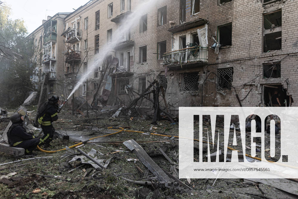 Russian attack on Ukraine s Kramatorsk KRAMATORSK, UKRAINE - MAY 25: Firefighters extinguish a fire following a Russian attack using KAB bombs in the centre of Kramatorsk, Ukraine, on May 25, 2026. Diego Herrera Carcedo Anadolu Kramatorsk Ukraine. Editorial use only. Please get in touch for any other usage.