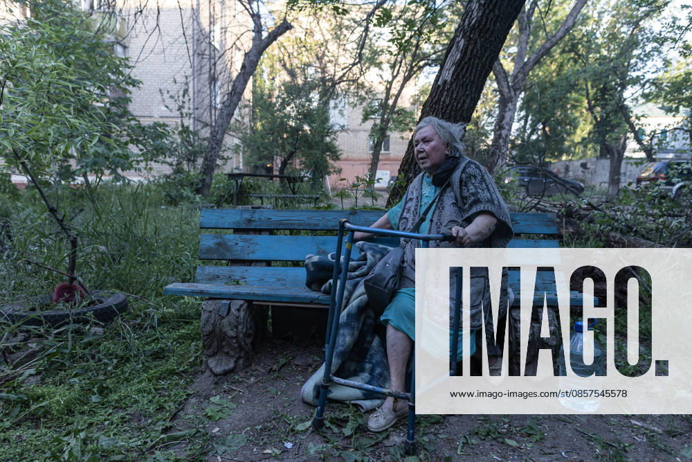 Russian attack on Ukraine s Kramatorsk KRAMATORSK, UKRAINE - MAY 25: A woman sits on a bench after evacuated from a house following a Russian attack using KAB bombs in the centre of Kramatorsk, Ukraine, on May 25, 2026. Diego Herrera Carcedo Anadolu Kramatorsk Ukraine. Editorial use only. Please get in touch for any other usage.
