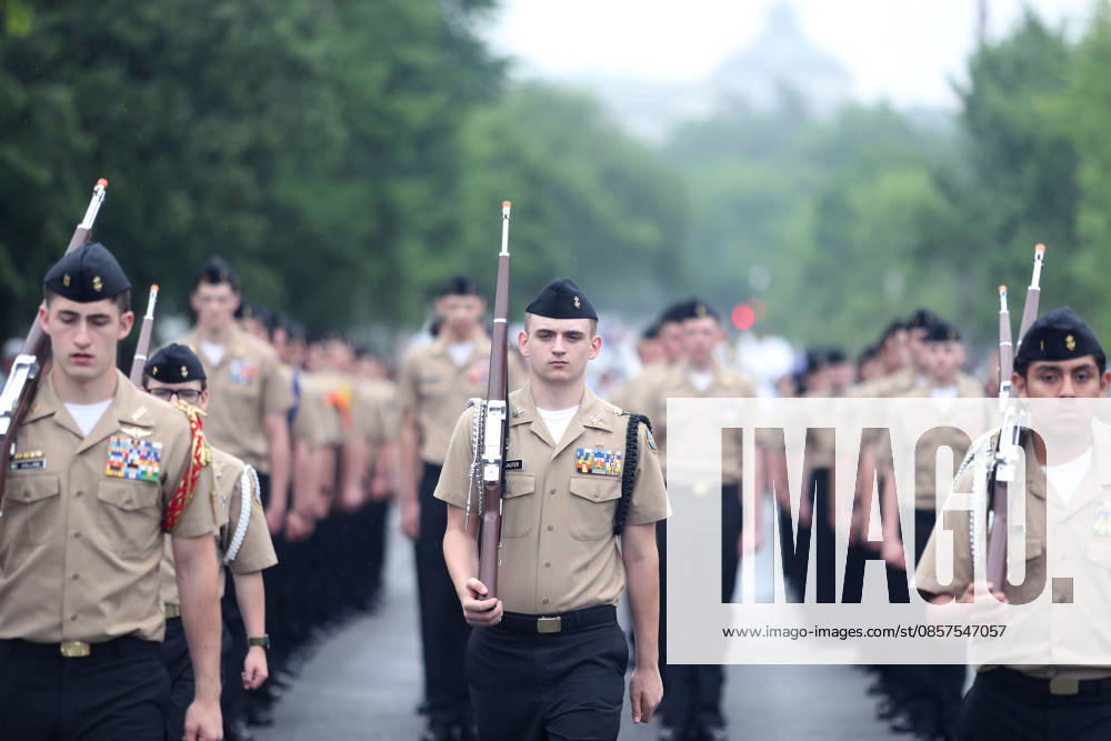 Participants take part in the National Memorial Day Parade on Constitution Avenue in Washington, DC, USA, on May 25, 2026. The parade has been held annually since 2005, marking its 21st anniversary. Washington USA - ZUMAs337 20260525_znp_s337_009