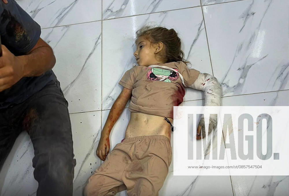 Palestinian rescue and ambulance teams rushed children to the Kuwaiti field hospital for treatment after an Israeli airstrike on tents sheltering displaced families in the Mawasi area, despite a cease-fire agreement in Khan Younis, Gaza Strip, Palestine, Monday, May 25, 2026. The strike killed a six-year-old boy and a woman, and wounded 20 others, mostly children and women. Medical sources said. GAZ2026052505 Kuwaitixfieldxhospital