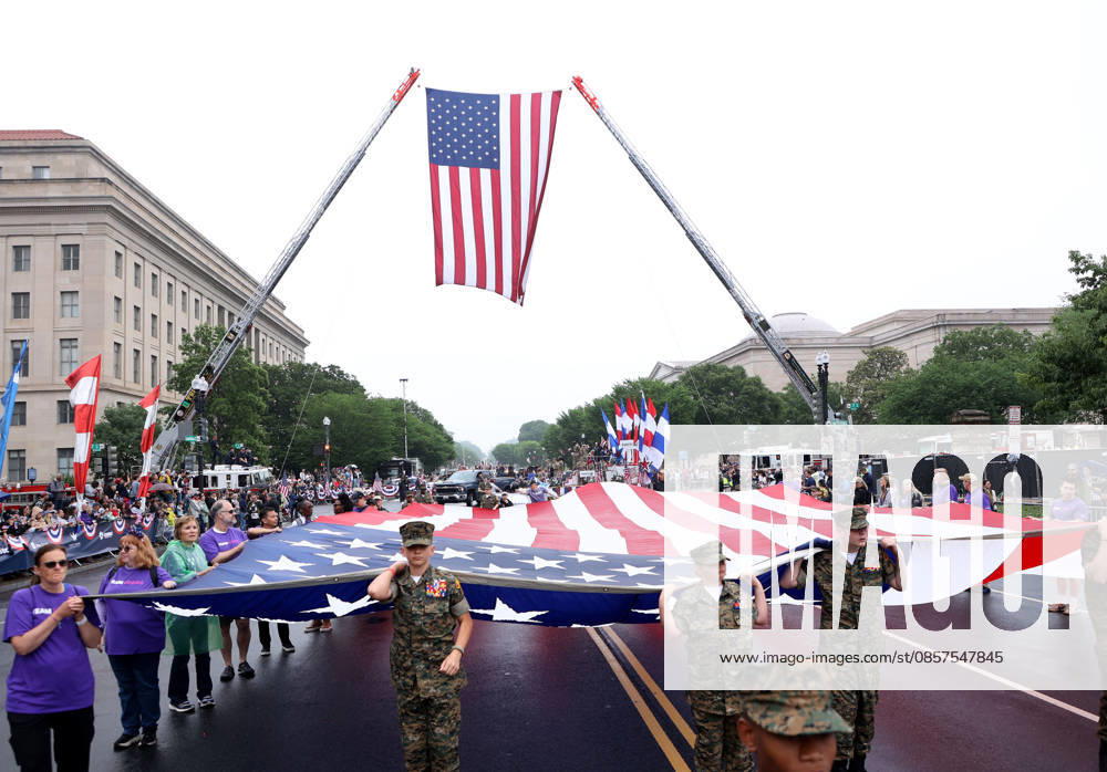 Members of the Young Marines youth program carry a large American flag during the National Memorial Day Parade on Constitution Avenue in Washington, DC, USA, on May 25, 2026. The parade has been held annually since 2005, marking its 21st anniversary. Washington USA - ZUMAs337 20260525_znp_s337_025