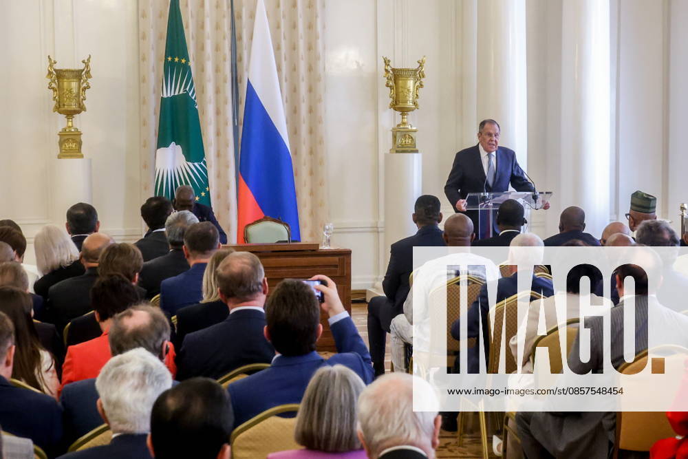 RUSSIA, MOSCOW - MAY 25, 2026: Russia s Minister of Foreign Affairs Sergei Lavrov (R back) speaks during a reception for the heads of missions at the Reception House of Russias Ministry of Foreign Affairs on Africa Day Moscow Russia - ZUMAt113 20260525_zaa_t113_184