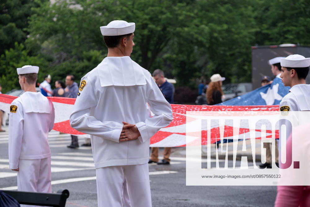 Crowds gather outside the National Archives during Memorial Day events in Washington, D.C., as visitors and spectators take part in patriotic ceremonies and celebrations across the nationâ€⠢s capital. Washington USA - ZUMAh210 20260525_znp_h210_011