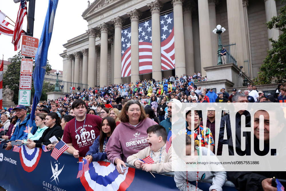 National Memorial Day Parade in Washington DC, USA. Attendees holding American flags watch the National Memorial Day Parade on Constitution Avenue in Washington, DC, USA, on May 25, 2026. The parade has been held annually since 2005, marking its 21st anniversary. Washington USA