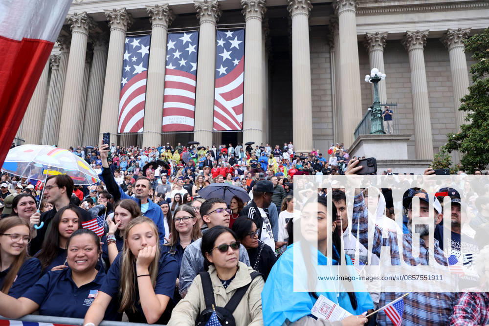 National Memorial Day Parade in Washington DC, USA. Attendees holding American flags watch the National Memorial Day Parade on Constitution Avenue in Washington, DC, USA, on May 25, 2026. The parade has been held annually since 2005, marking its 21st anniversary. Washington USA