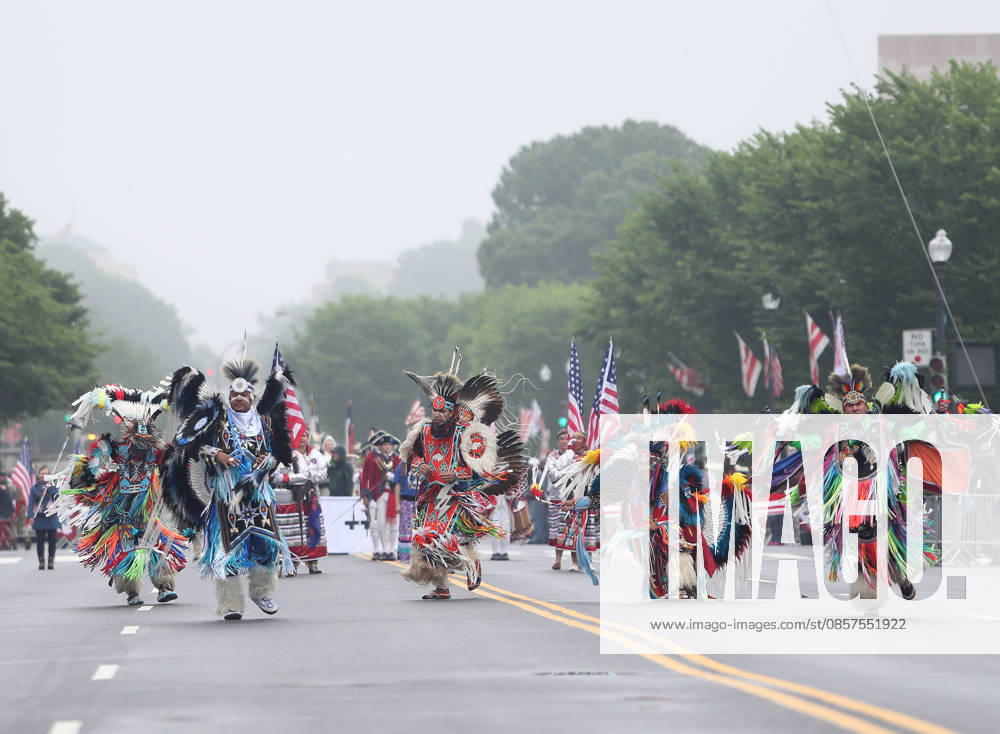 National Memorial Day Parade in Washington DC, USA. Participants dressed in Native American ceremonial attire take part in the National Memorial Day Parade on Constitution Avenue in Washington, DC, USA, on May 25, 2026. The parade has been held annually since 2005, marking its 21st anniversary. Washington USA