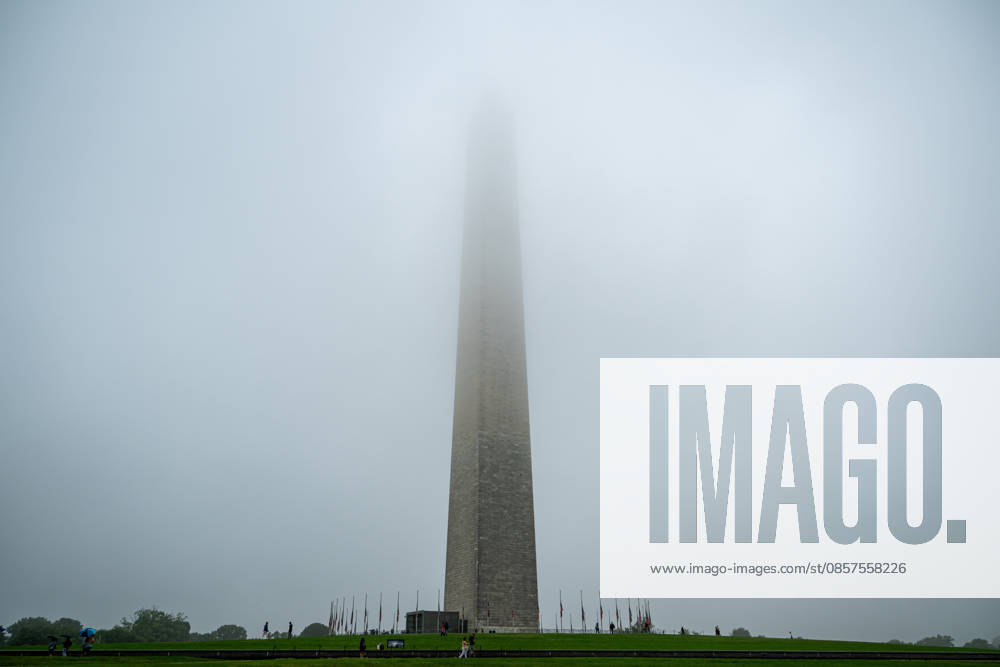 Washington, District Of Columbia, Unites States: Washington monument partially covered by fog on Memorial Day Washington Unites States - ZUMAk206 20260525_znp_k206_006