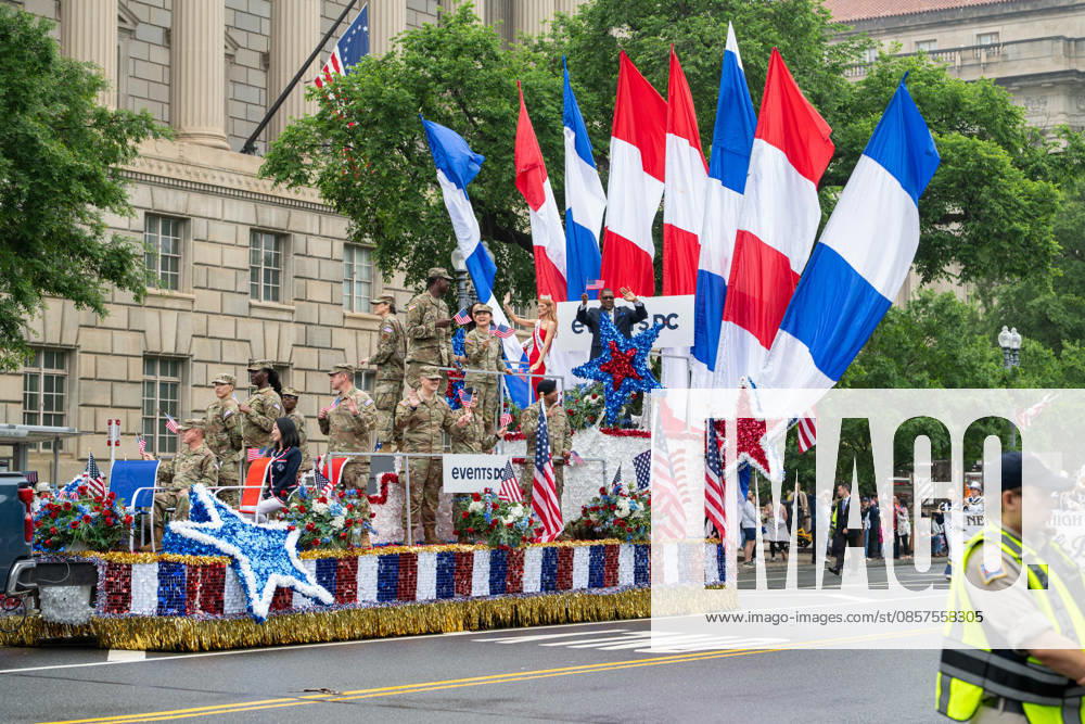 Washington, District Of Columbia, Unites States: Service members and parade participants march along Constitution Avenue during the National Memorial Day Parade in Washington, D.C. Washington Unites States - ZUMAk206 20260525_znp_k206_003