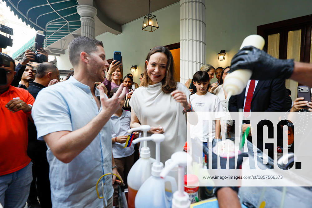 Maria Corina Machado visits Panama PANAMA CITY, PANAMA - MAY 25: Venezuelan opposition leader and winner of the Nobel Peace Prize Maria Corina Machado talks with supporters as she arrives to the National Assembly in Panama City, Panama on May 25, 2026. Machado who is announced her candidacy for the presidency of Venezuela, is visiting Panama as part of a regional tour, during which she is set to meet with members of the Venezuelan diaspora and Panamanian President Jose Raul Mulino. Daniel Gonzalez Anadolu Panama City Panama. Editorial use only. Please get in touch for any other usage.
