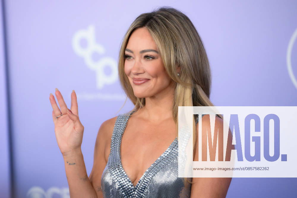 HILARY DUFF American actress and singer-songwriter arrives at the Red Carpet during The Annual 52nd American Music Awards at the MGM Grand Arena in Las Vegas. Las Vegas USA - ZUMAo117 20260525_zsp_o117_161