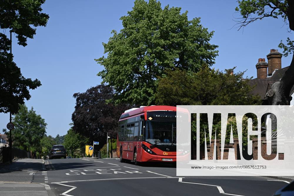 Record-breaking heat in London LONDON, UNITED KINGDOM - MAY 26: A view of street as a bus passes by during a heatwave in London, United Kingdom on May 26, 2026. The British capital is experiencing historically high temperatures for the month of May. Rasid Necati Aslim Anadolu London United Kingdom. Editorial use only. Please get in touch for any other usage.