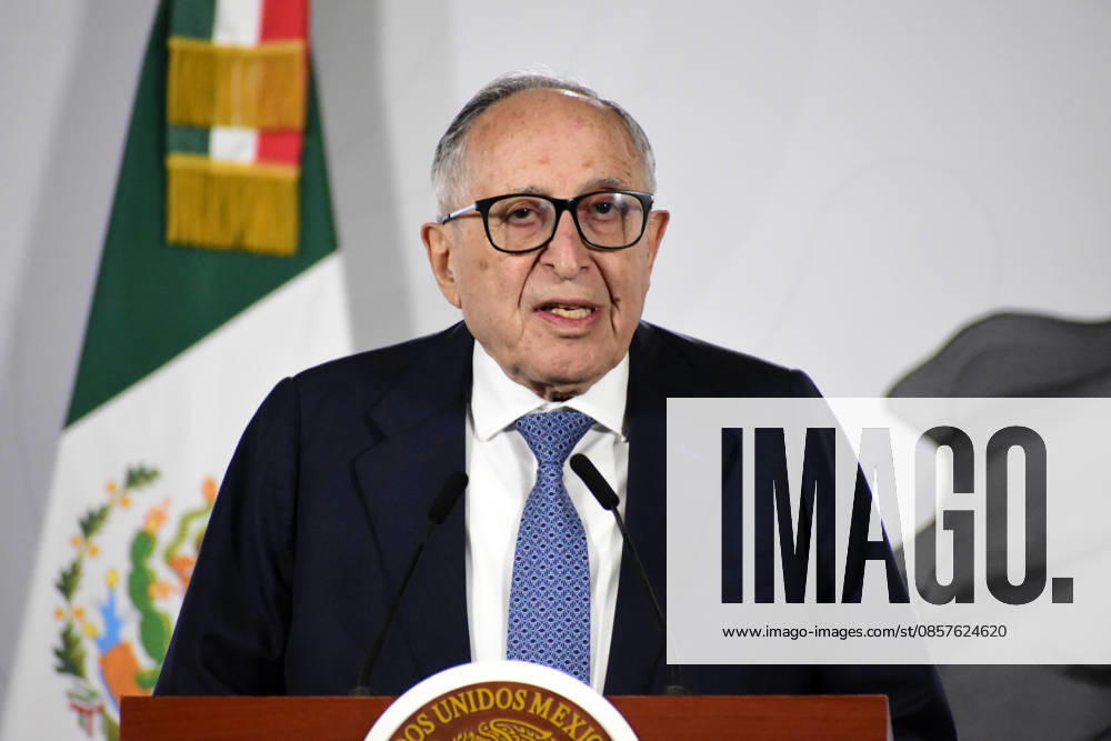 Mexican President Claudia Sheinbaum Ebola Outbreak News Conference Mexico s Health Minister, David Kershenobich Stalnikowitz speaks about the Ebola outbreak; Mexico will maintain epidemiological surveillance during a news conference at the National Palace. on May 26, 2026 in Mexico City, Mexico. (Photo by Luis Barron Eyepix Group).