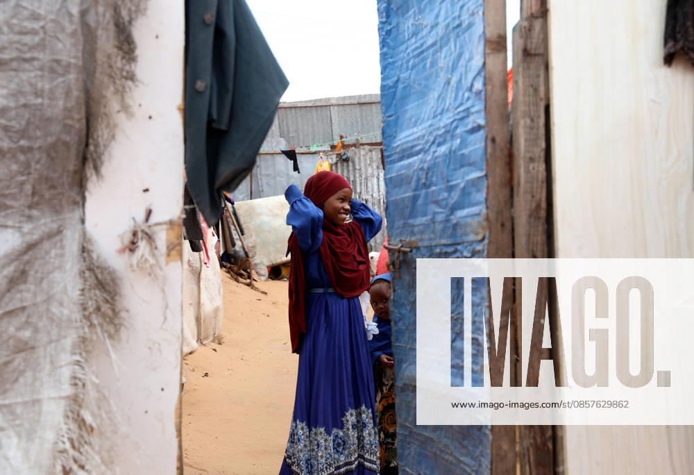 Camps turn into permanent settlements amid ongoing crisis in Somalia MOGADISHU, SOMALIA - MAY 26: A girl is seen as millions of people living in camps that have gradually turned into permanent settlements, where they continue to face difficult living conditions amid insecurity, conflict and drought in the capital Mogadishu, Somalia, on May 26, 2026. Metin Yuksel Kaya Anadolu Mogadishu Somalia. Editorial use only. Please get in touch for any other usage.