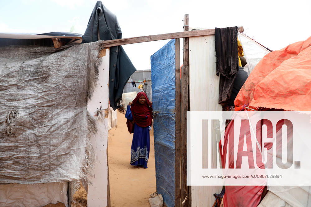 Camps turn into permanent settlements amid ongoing crisis in Somalia MOGADISHU, SOMALIA - MAY 26: A girl is seen as millions of people living in camps that have gradually turned into permanent settlements, where they continue to face difficult living conditions amid insecurity, conflict and drought in the capital Mogadishu, Somalia, on May 26, 2026. Metin Yuksel Kaya Anadolu Mogadishu Somalia. Editorial use only. Please get in touch for any other usage.