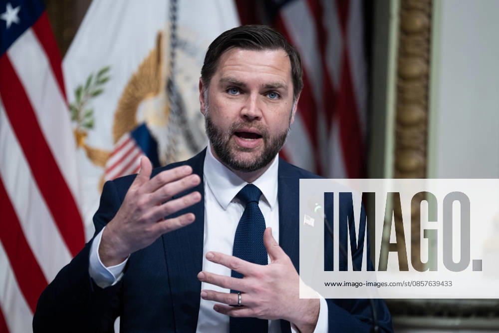 Anti-Fraud with State AGs UNITED STATES - MAY 26: Vice President JD Vance speaks during a roundtable with state attorneys general on anti-fraud initiatives in the Eisenhower Executive Office Building on Tuesday, May 26, 2026. (Tom Williams CQ Roll Call) Washington DC United States