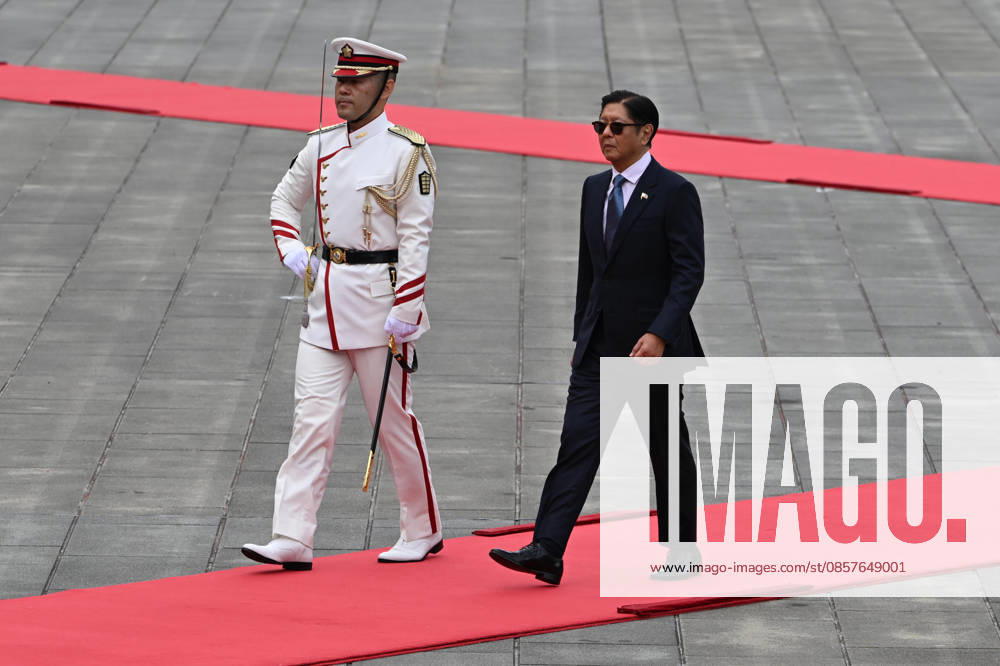 Philippine President Ferdinand ‘Bongbong’ Marcos visits Tokyo TOKYO, JAPAN - MAY 27: (---- MANDATORY CREDIT - ANDREW CABALLERO-REYNOLDS POOL AFP - NO MARKETING NO ADVERTISING CAMPAIGNS - DISTRIBUTED AS A SERVICE TO CLIENTS----) Philippine President Ferdinand Bongbong Marcos Jr. inspects a guard of honor when visiting the Royal Palace during a state visit in Tokyo, Japan on May 27, 2026. Andrew Caballero-Reynolds AFP POOL Anadolu Tokyo Japan. Editorial use only. Please get in touch for any other usage.