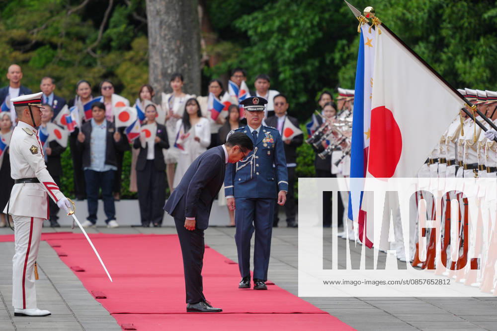 Philippine President Ferdinand ‘Bongbong’ Marcos visits Tokyo TOKYO, JAPAN - MAY 27: (---- MANDATORY CREDIT - EUGENE HOSHIKO POOL AP - NO MARKETING NO ADVERTISING CAMPAIGNS - DISTRIBUTED AS A SERVICE TO CLIENTS----) Philippine President Ferdinand Marcos Jr., reviews an honor guard during a welcome ceremony at the Imperial Palace in Tokyo, Wednesday, May 27, 2026. Eugene Hoshiko AP POOL Anadolu Tokyo Japan. Editorial use only. Please get in touch for any other usage.