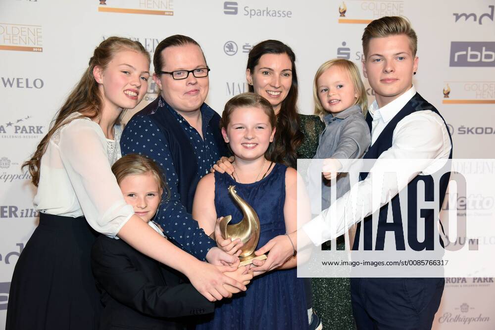 Angelo Kelly and family at the Goldene Henne 2018 in the fair Leipzig on 28 09 2018 Winner wall