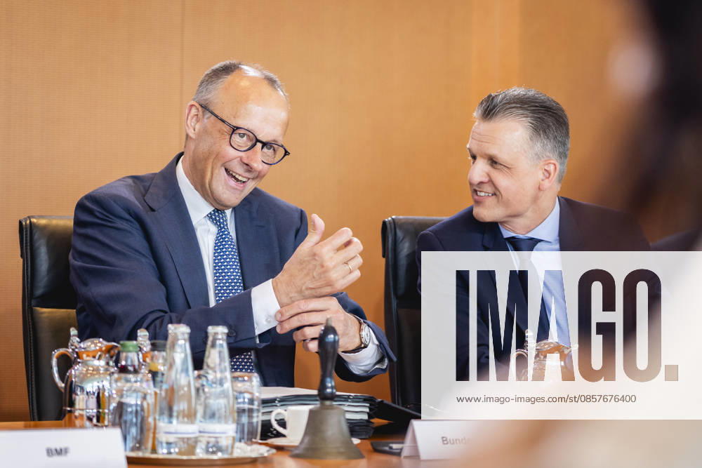 L R Friedrich Merz CDU , Federal Chancellor, and Thorsten Frei CDU , Head of the Federal Chancellery, taken during a cabinet meeting in Berlin, 27 05 2026 Berlin Germany