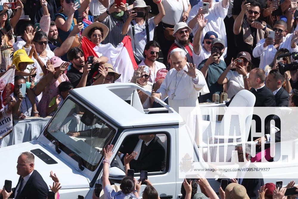 IPA85104532 - Vatican City - Italy, May 27, 2026: The pontiff s greeting to the faithful gathered in the square on the Popemobile. Pope Leo XIV presides over Wednesday General Audience in St. Peter s Square This morning thousands of faithful and pilgrims from around the world gathered in St. Peter s Square to participate in the Wednesday General Audience with Pope Leo XIV. It was a time of prayer, listening and communion that filled the square with hope, reflection and joy.