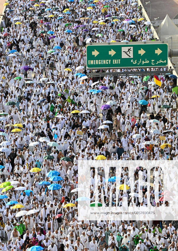 Muslim pilgrims perform stoning ritual during Hajj pilgrimage in Mina Muslim pilgrims make their way to cast their stones at a pillar symbolising Satan, during the annual hajj pilgrimage in Mina, Saudi Arabia, May 27, 2026. Photo by SPA Saudi Pess Agency APA Images Mecca Mecca Saudi Arabia 270526_Saudi_Arabia_SPA_3_00(20)