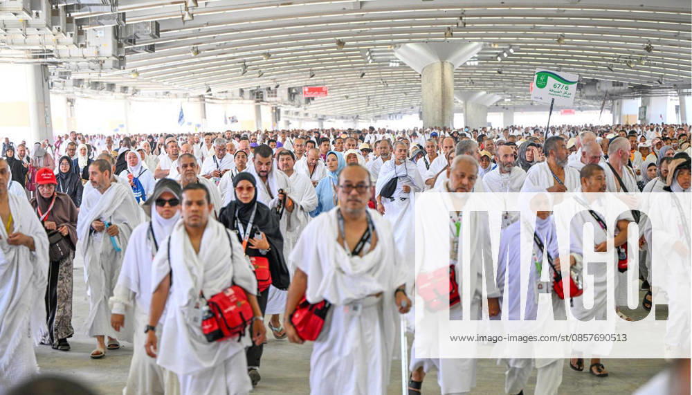 Muslim pilgrims perform stoning ritual during Hajj pilgrimage in Mina Muslim pilgrims make their way to cast their stones at a pillar symbolising Satan, during the annual hajj pilgrimage in Mina, Saudi Arabia, May 27, 2026. Photo by SPA Saudi Pess Agency APA Images Mecca Mecca Saudi Arabia 270526_Saudi_Arabia_SPA_3_00(6)