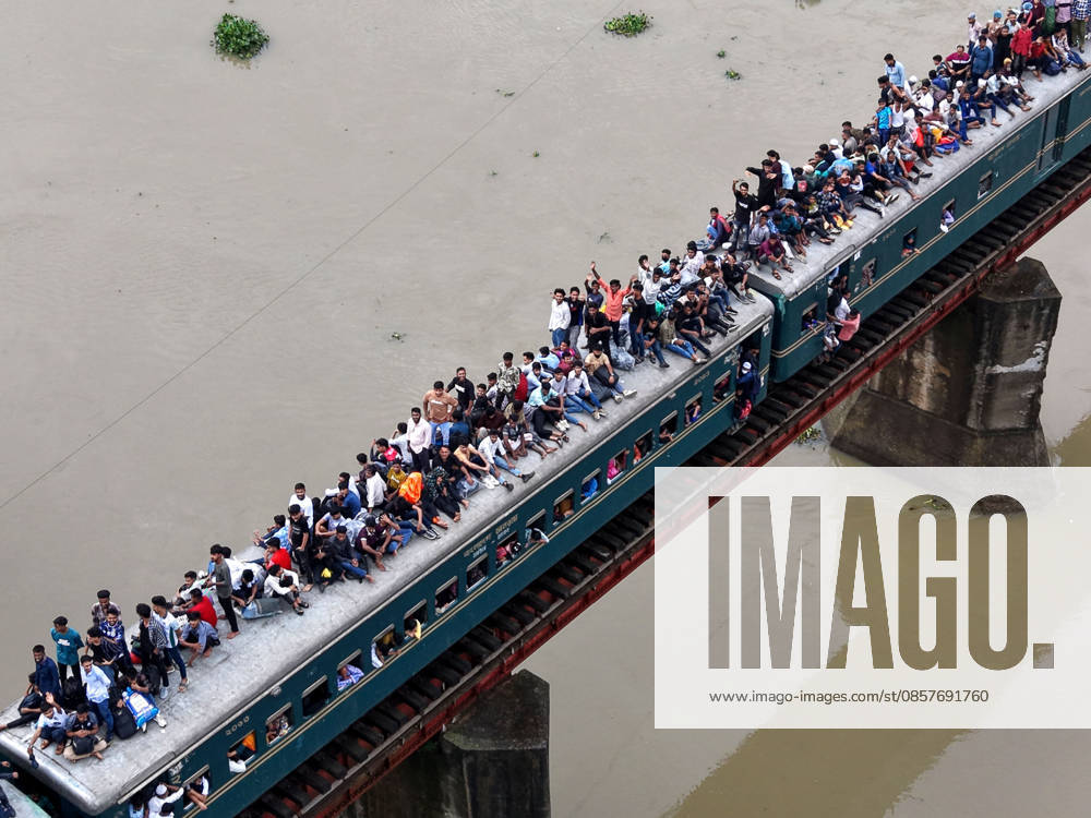 Ahead of Eid al-Adha, thousands of people are traveling from Joydebpur in Gazipur, Bangladesh, to their village homes by riding on the roofs of overcrowded trains, risking their lives. A large number of the passengers are low-income garment workers who choose this dangerous journey because of the affordable fare. Joydevpu Bangladesh - ZUMAk174 20260527_zip_k174_006