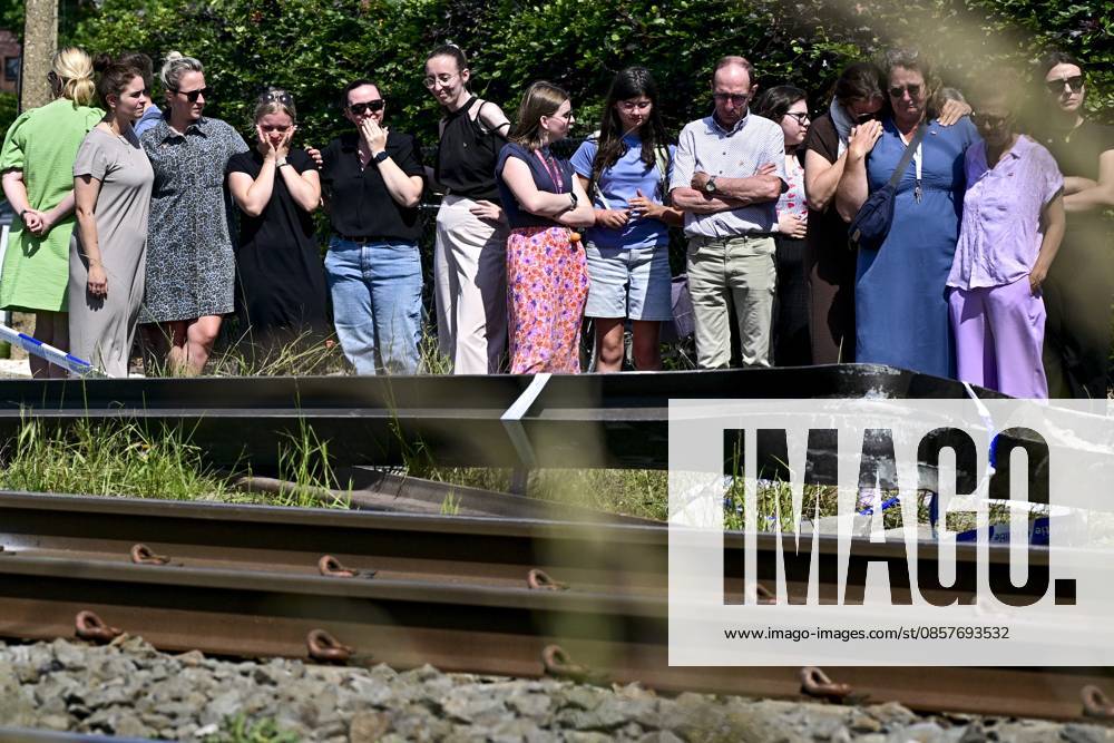 People mourn and lay flowers at the spot of Tuesday s tragic train accident in Buggenhout, on Wednesday 27 May 2026. The accident happened around 8:15 am. Four people have been killed, the driver, two children and their supervisor. According to initial reports, the level crossing was closed at the time of the accident. DIRKxWAEM 175161871